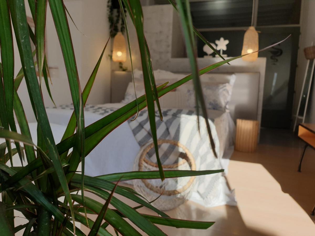 Aretousa Deluxe Downtown Apartment 스칼라 외부 사진